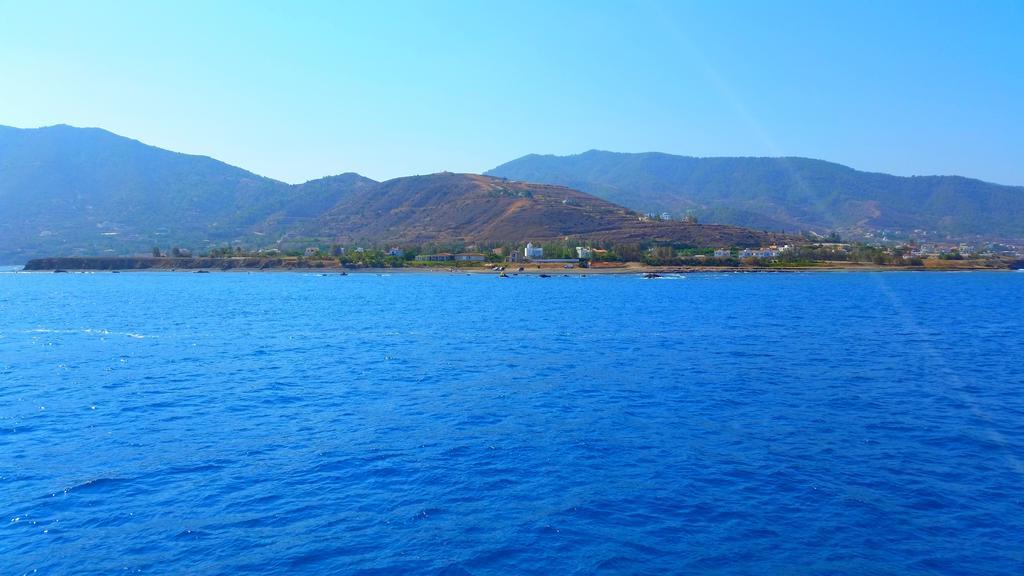 Astrofegia Beachfront Villa Pomos Room photo